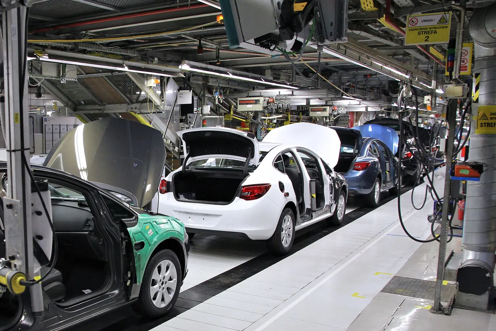 Línea de ensamblaje en una planta de manufactura